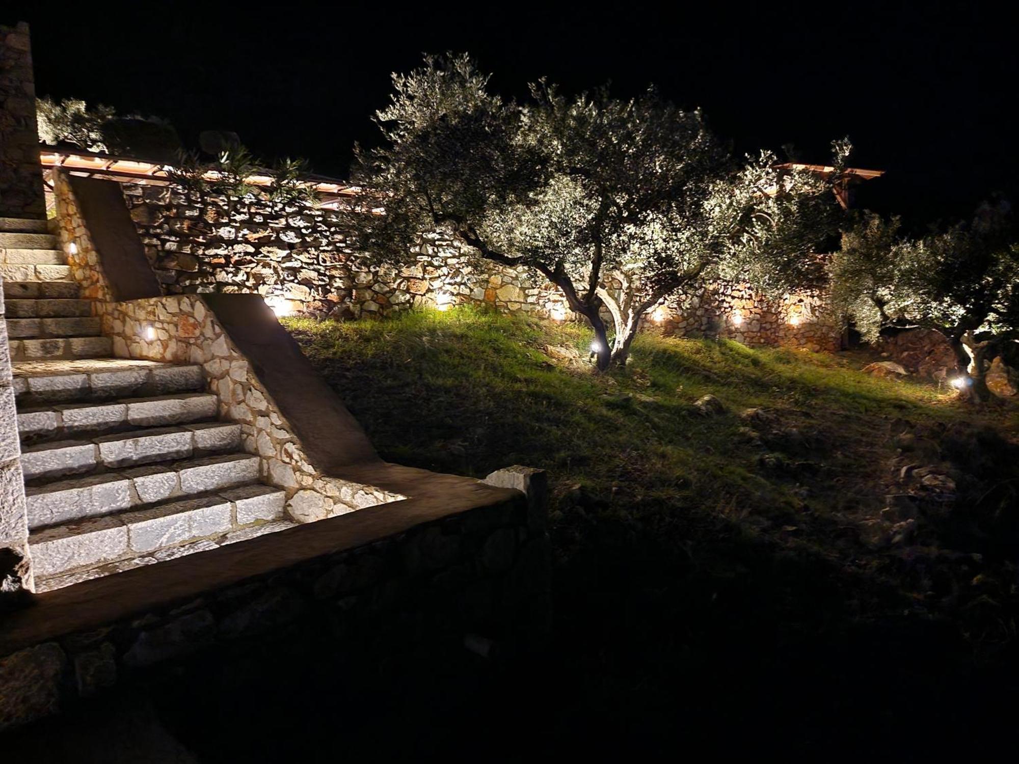Focalion Castle Luxury Suites Pyrgos Dirou ภายนอก รูปภาพ