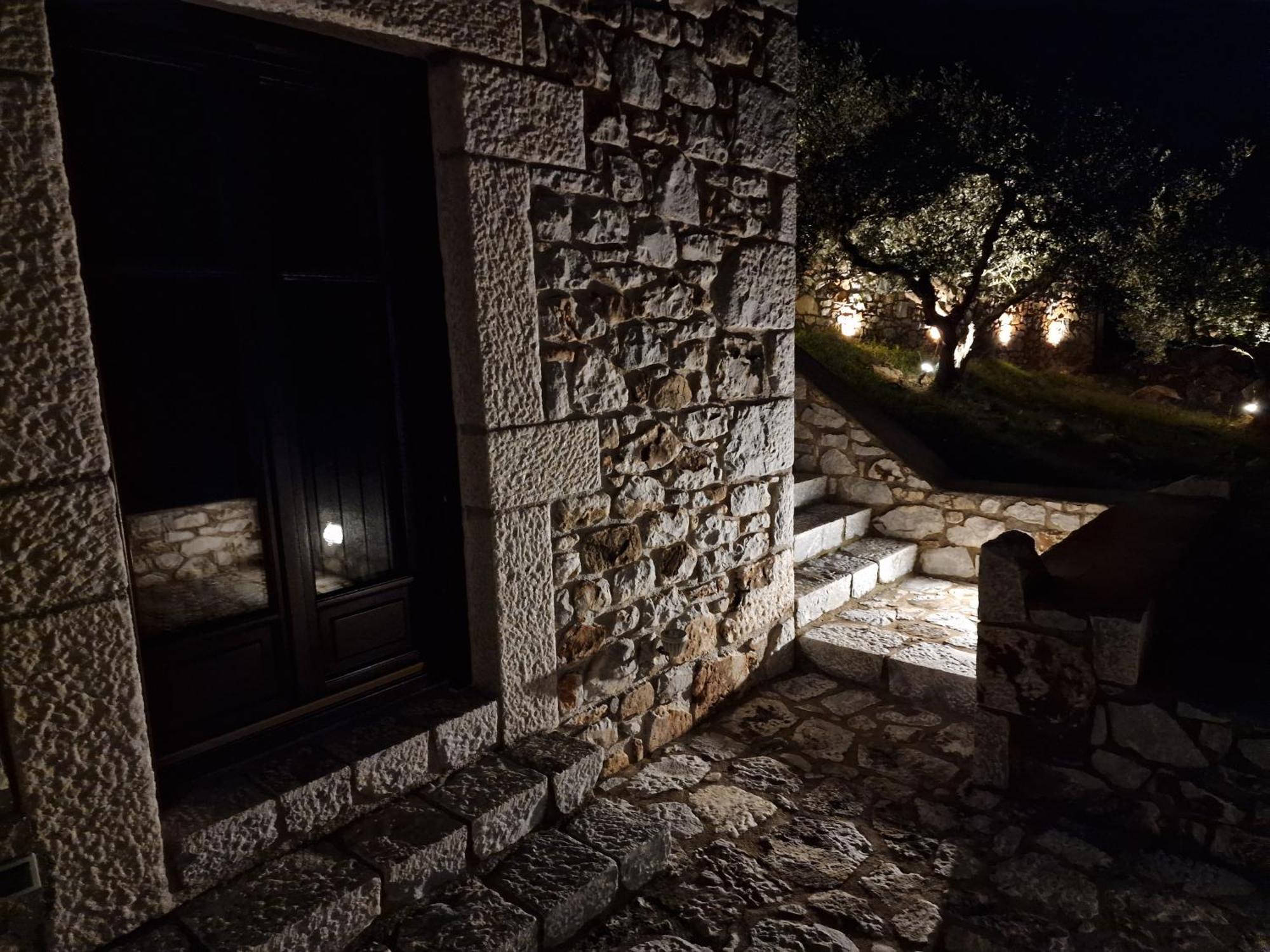 Focalion Castle Luxury Suites Pyrgos Dirou ภายนอก รูปภาพ