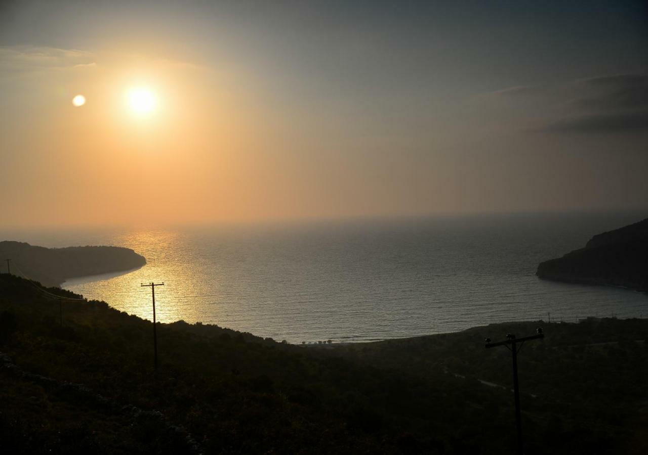 Focalion Castle Luxury Suites Pyrgos Dirou ภายนอก รูปภาพ