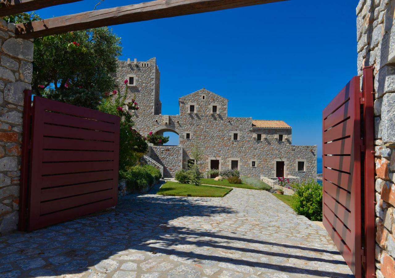 Focalion Castle Luxury Suites Pyrgos Dirou ภายนอก รูปภาพ