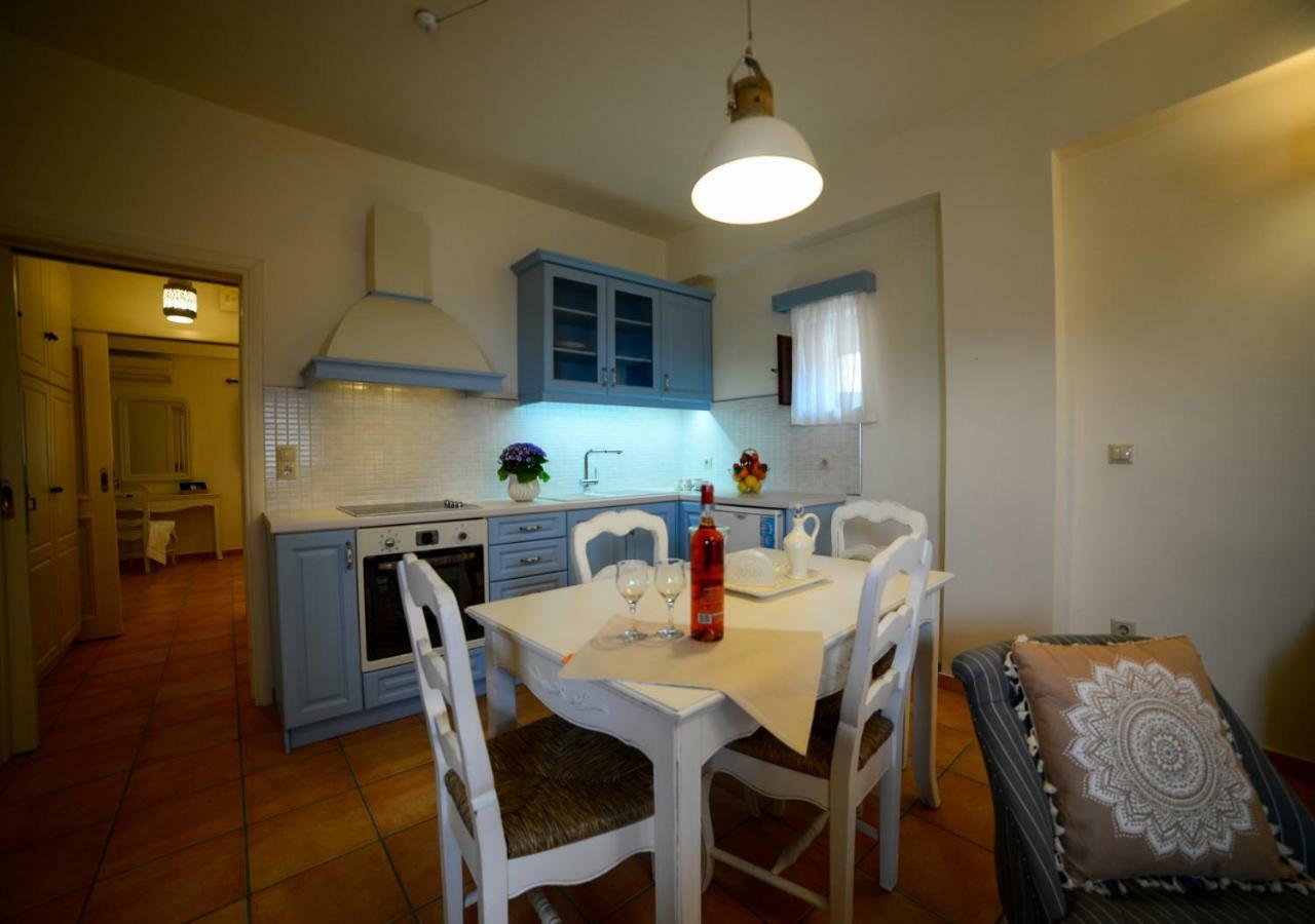 Focalion Castle Luxury Suites Pyrgos Dirou ภายนอก รูปภาพ