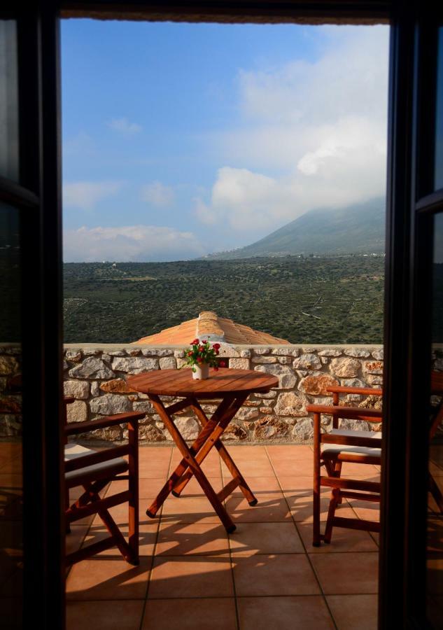 Focalion Castle Luxury Suites Pyrgos Dirou ภายนอก รูปภาพ