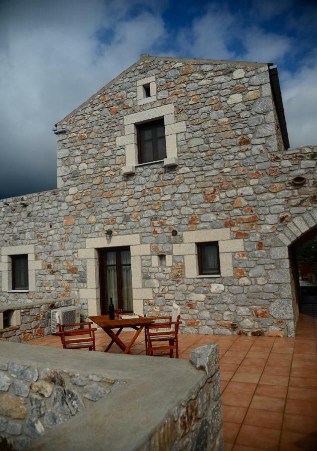 Focalion Castle Luxury Suites Pyrgos Dirou ภายนอก รูปภาพ