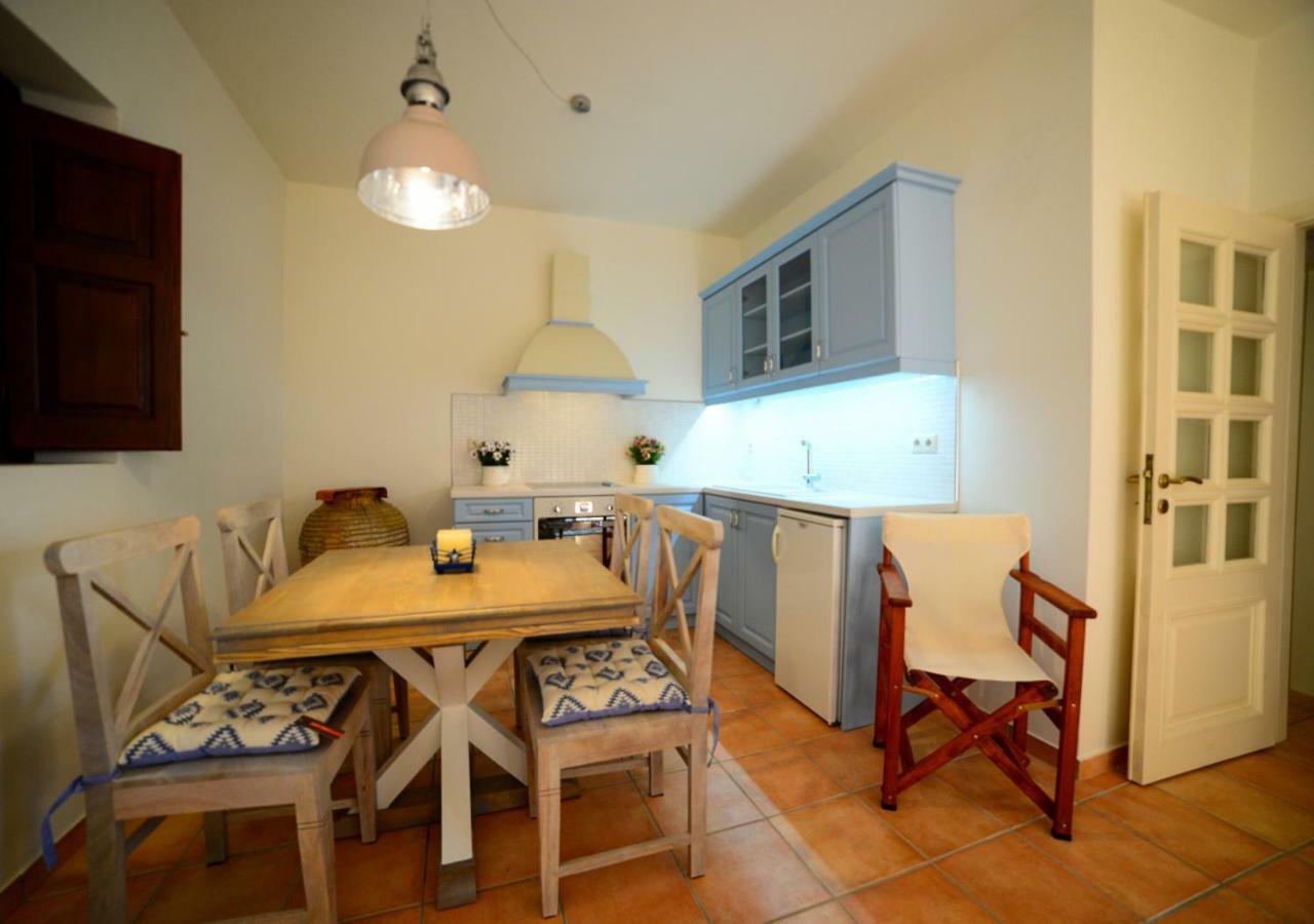 Focalion Castle Luxury Suites Pyrgos Dirou ภายนอก รูปภาพ