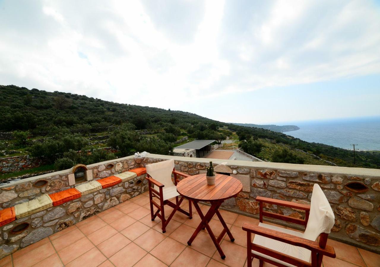 Focalion Castle Luxury Suites Pyrgos Dirou ภายนอก รูปภาพ