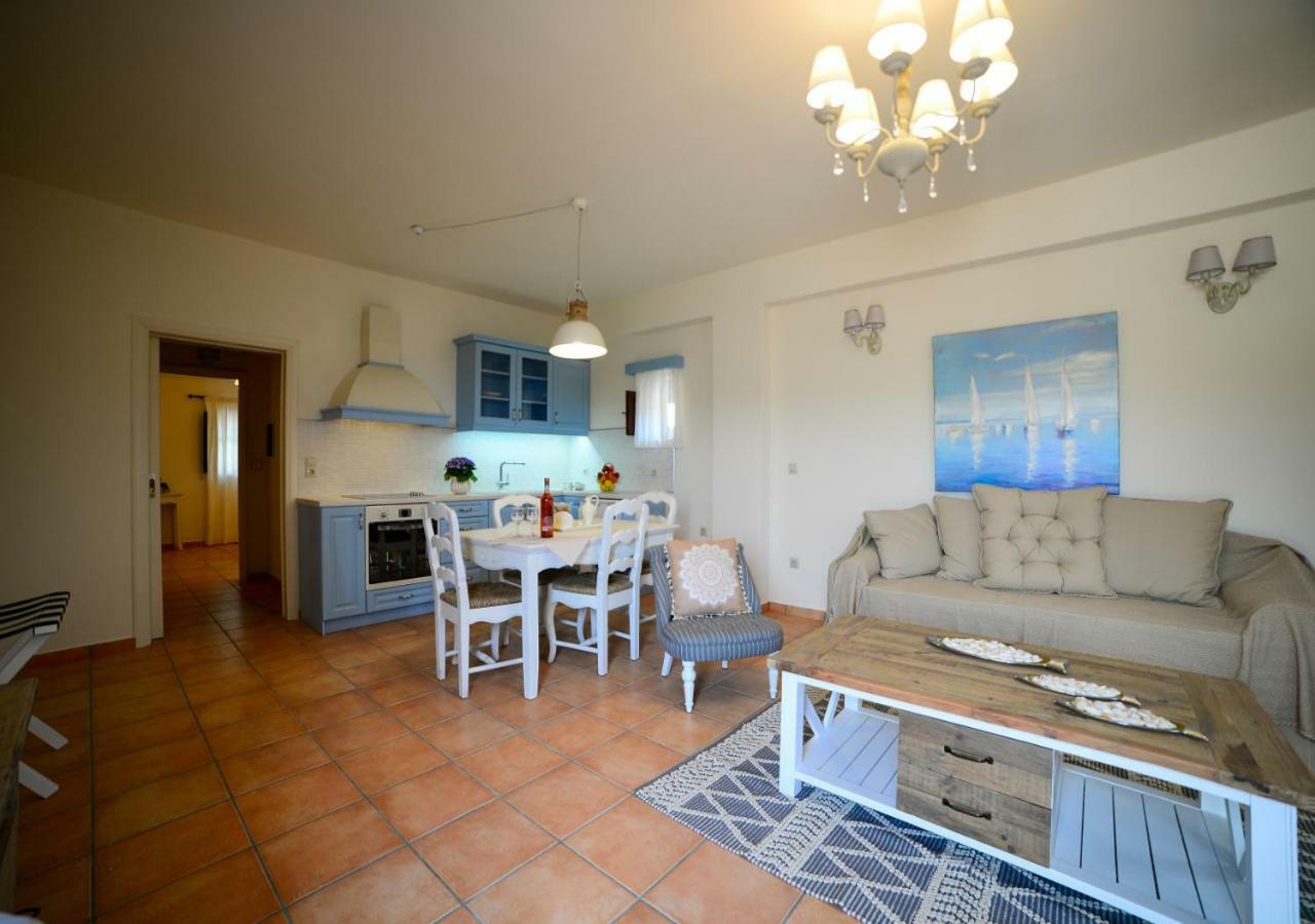 Focalion Castle Luxury Suites Pyrgos Dirou ภายนอก รูปภาพ