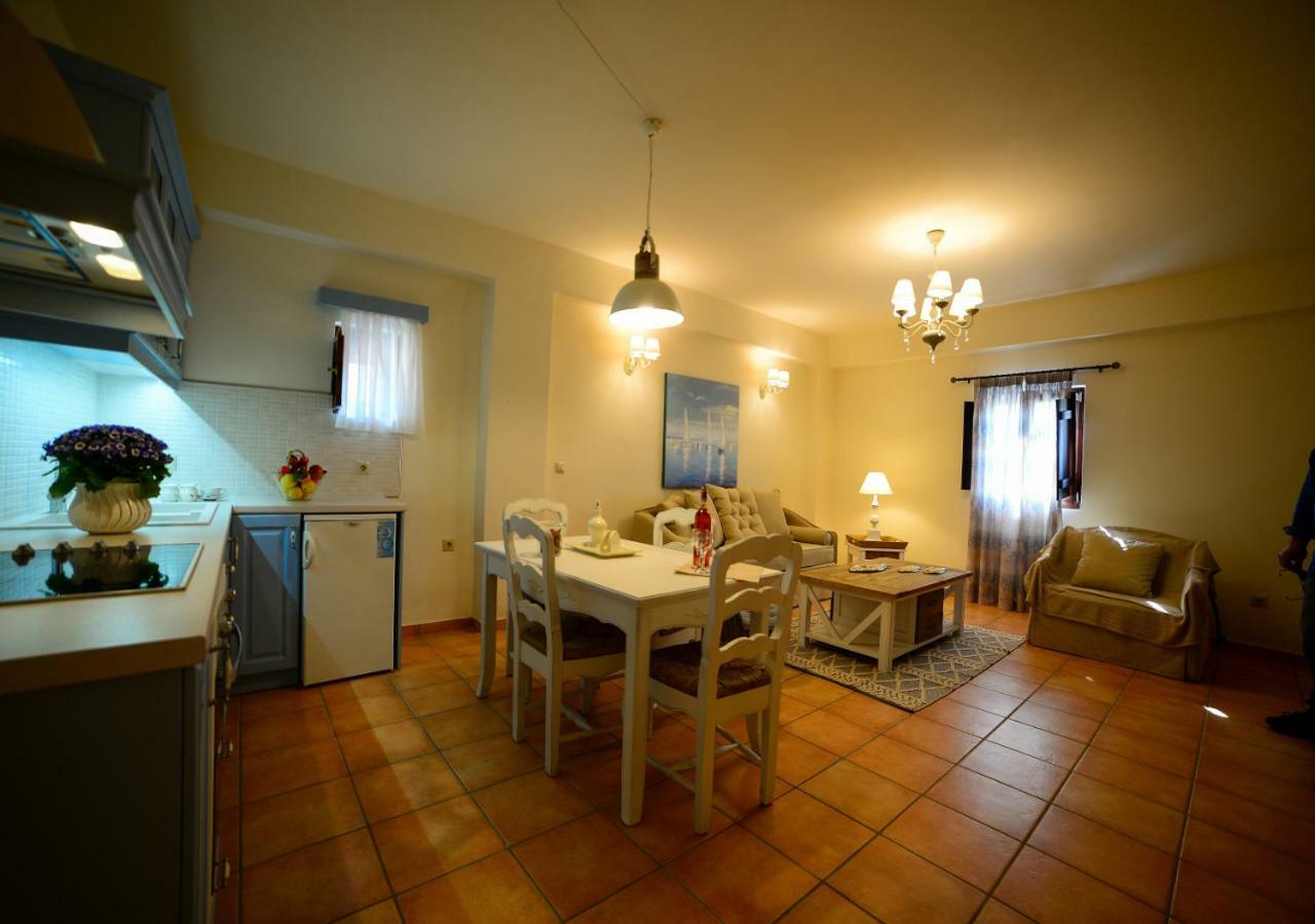 Focalion Castle Luxury Suites Pyrgos Dirou ภายนอก รูปภาพ