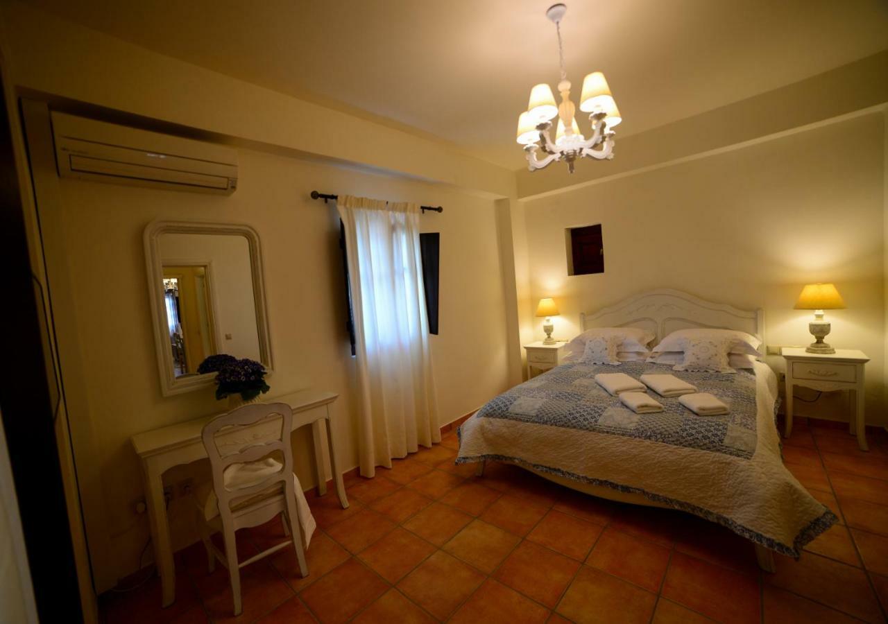 Focalion Castle Luxury Suites Pyrgos Dirou ภายนอก รูปภาพ