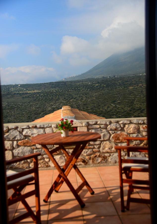 Focalion Castle Luxury Suites Pyrgos Dirou ภายนอก รูปภาพ