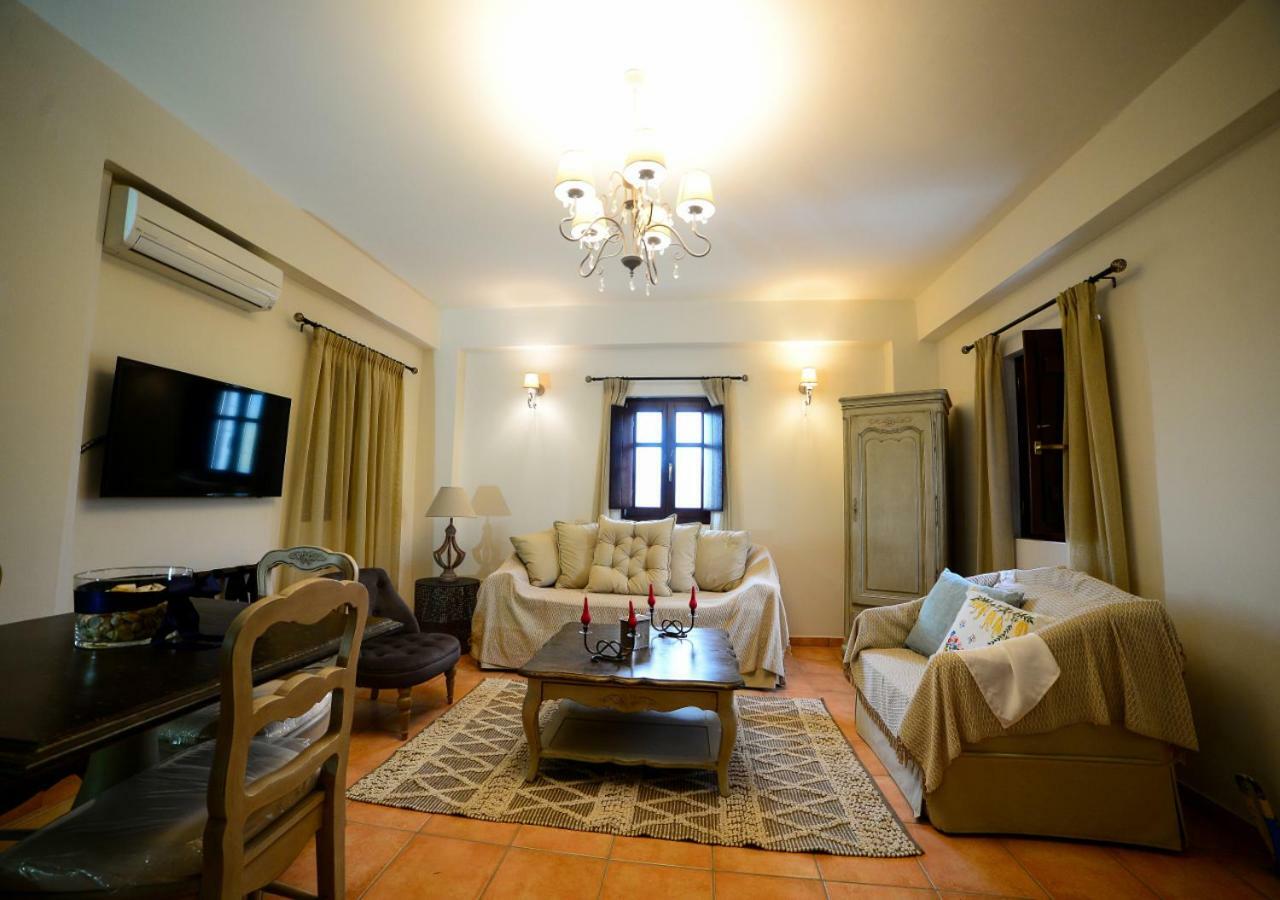 Focalion Castle Luxury Suites Pyrgos Dirou ภายนอก รูปภาพ