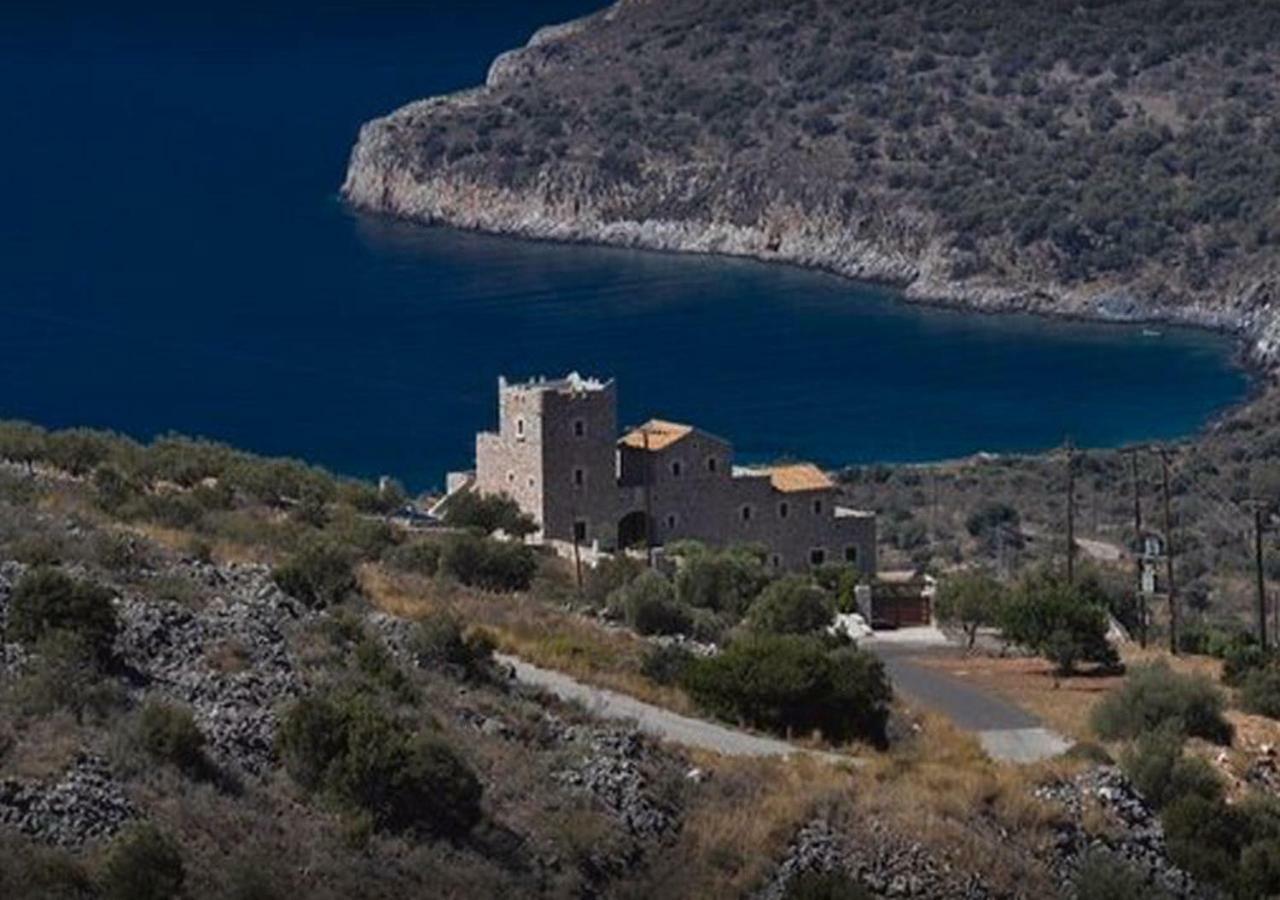 Focalion Castle Luxury Suites Pyrgos Dirou ภายนอก รูปภาพ