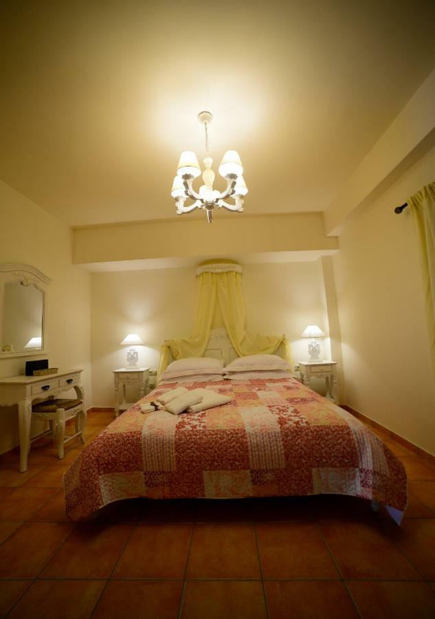 Focalion Castle Luxury Suites Pyrgos Dirou ภายนอก รูปภาพ